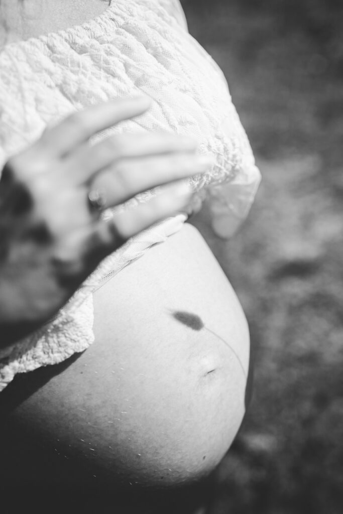 Séance en plein air à Biville – future maman en fin de grossesse